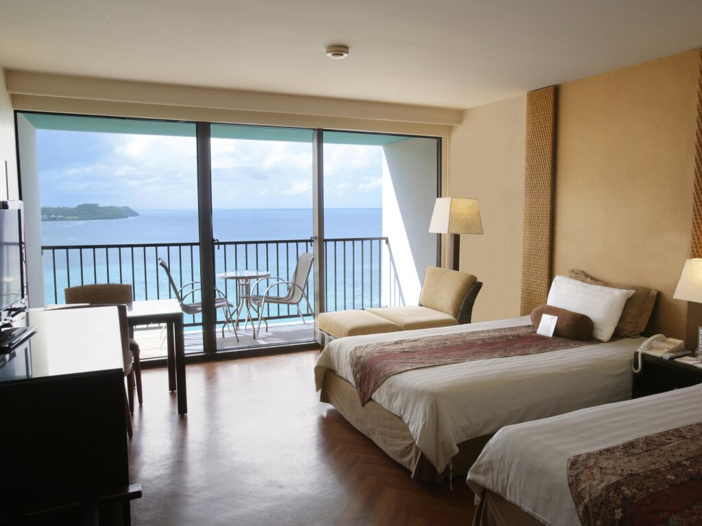 Номер Standard с красивым видом из окна Guam Reef Hotel