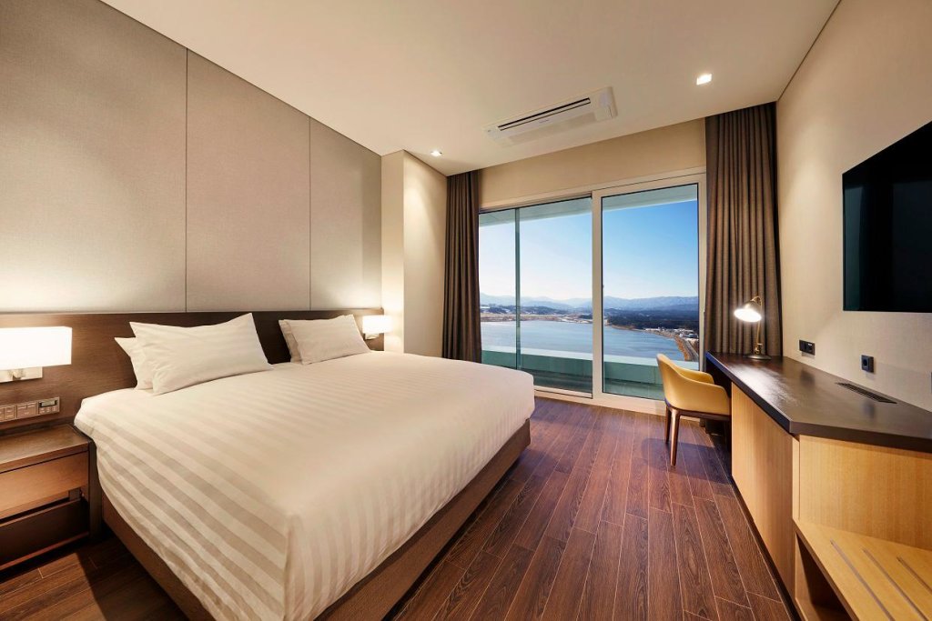 Deluxe Double room with lake view Skybay Hotel Gyeongpo