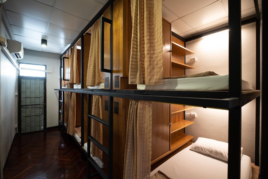 Кровать в общем номере OYO 612 Hansa Hostel