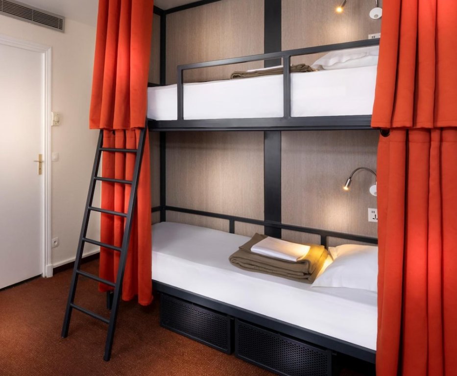 Кровать в общем номере (женский номер) City Inn Paris