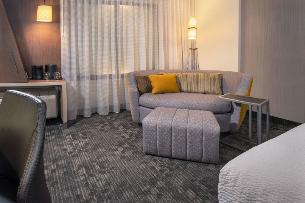 Double Suite Courtyard by Marriott Hot Springs