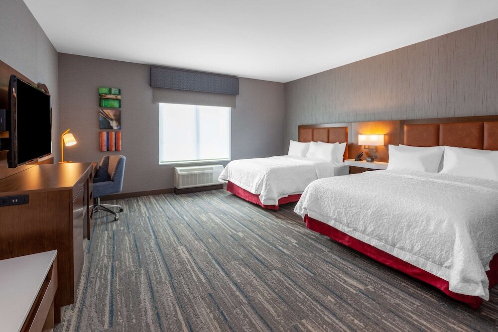 Четырёхместный номер Standard Hampton Inn & Suites Detroit-Bloomfield Hills