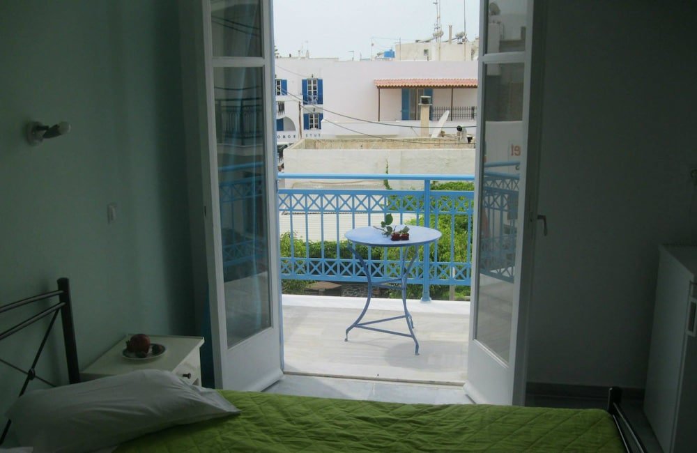 Classique quadruple chambre avec balcon Very-Kokkos Pension 2