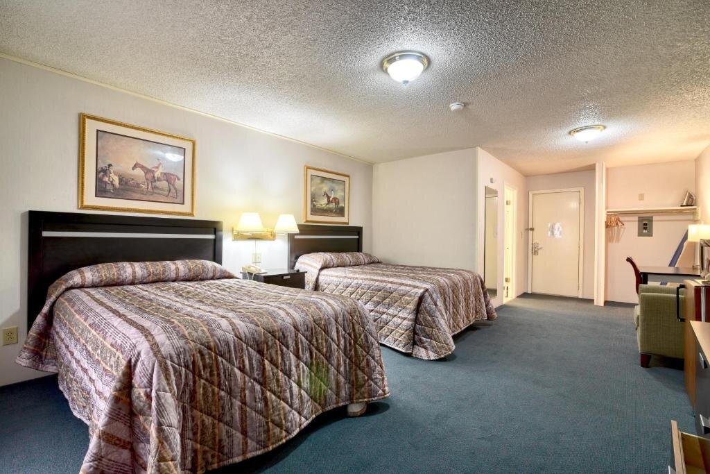 Двухместный номер Standard с частичным видом Roosevelt Inn & Suites Saratoga Springs
