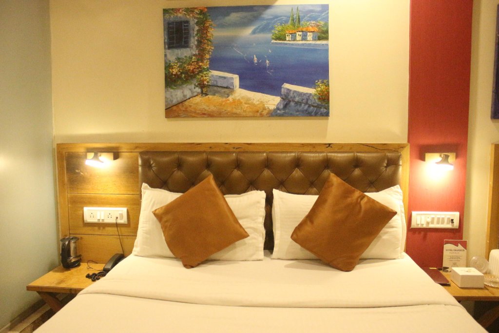 Deluxe room Hotel Grandeur-Near Mumbai International Airport