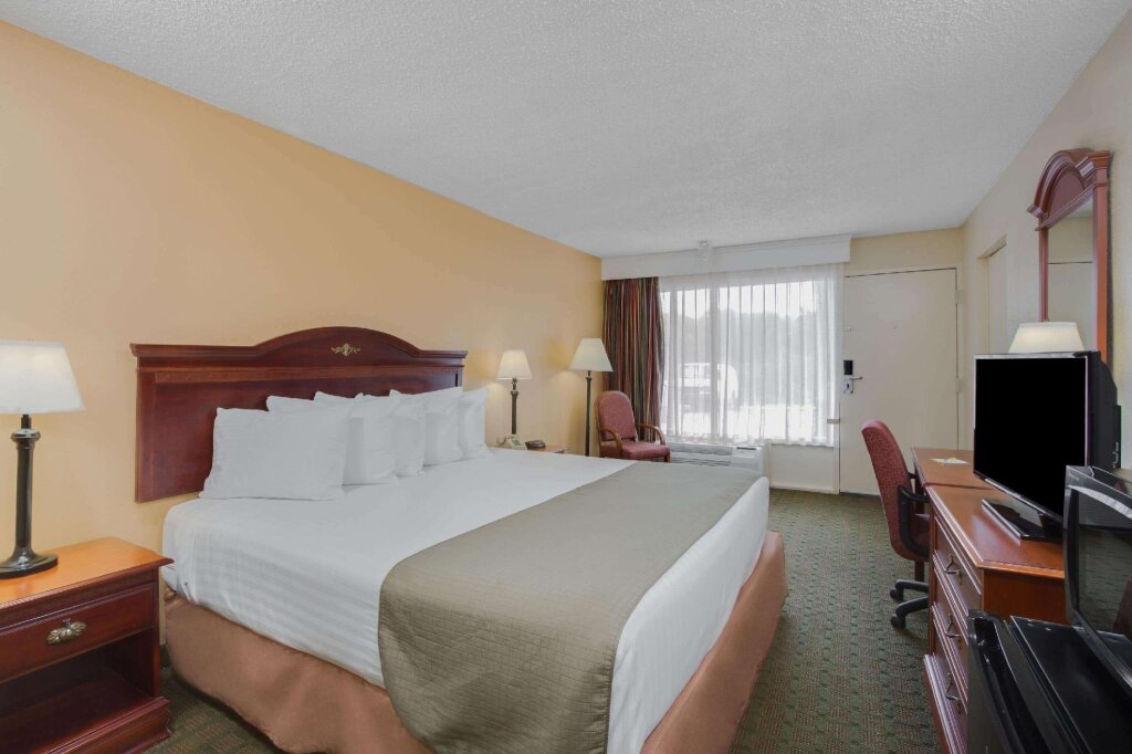 Standard Double room with mountain view Days Inn