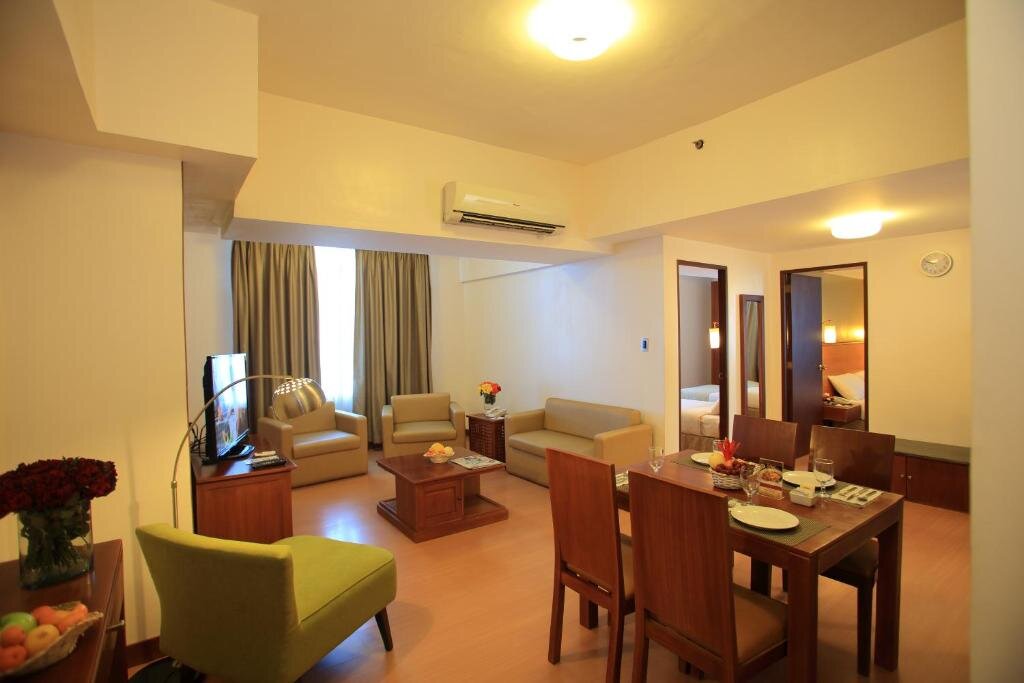 2 Bedrooms Superior room The Malayan Plaza Hotel