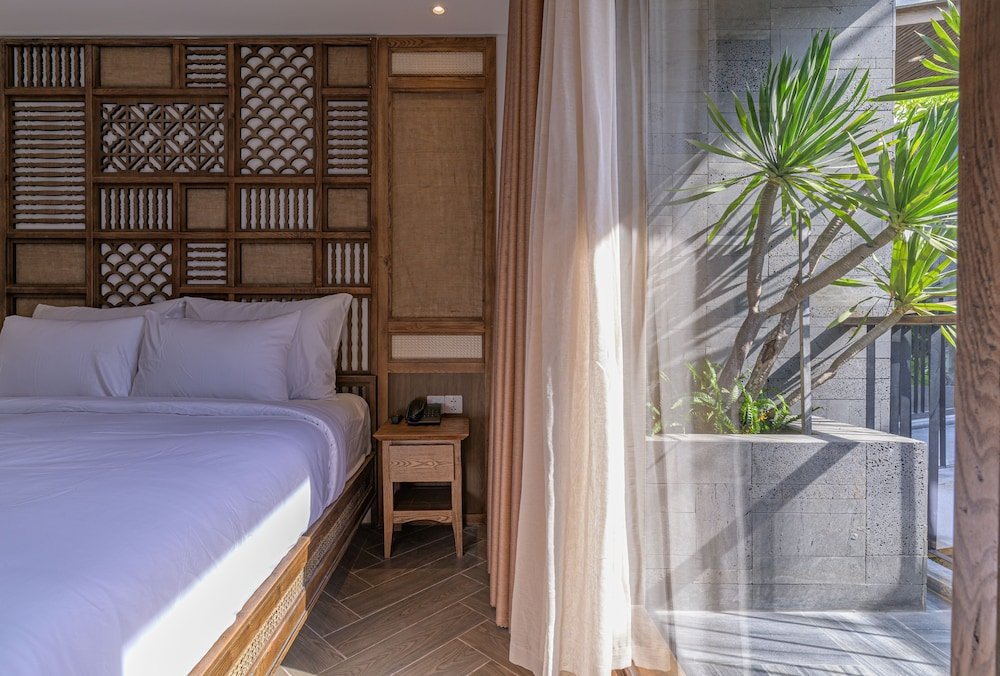 Deluxe Double room with balcony and with pool view Le Boutique Danang