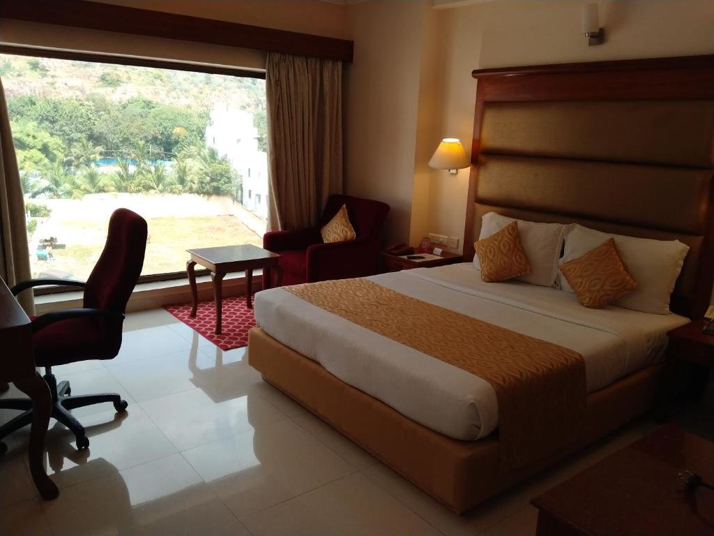 Deluxe room Raj Park- Hill View