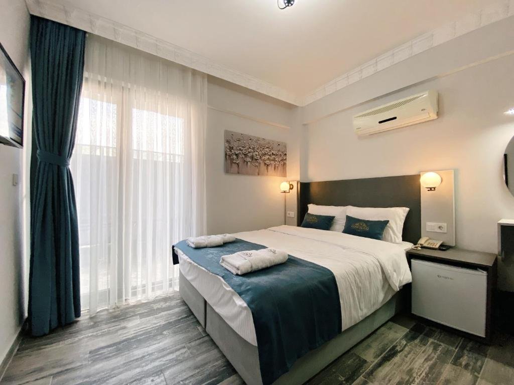 Standard Doppel Zimmer mit Balkon Nefis Hotel City