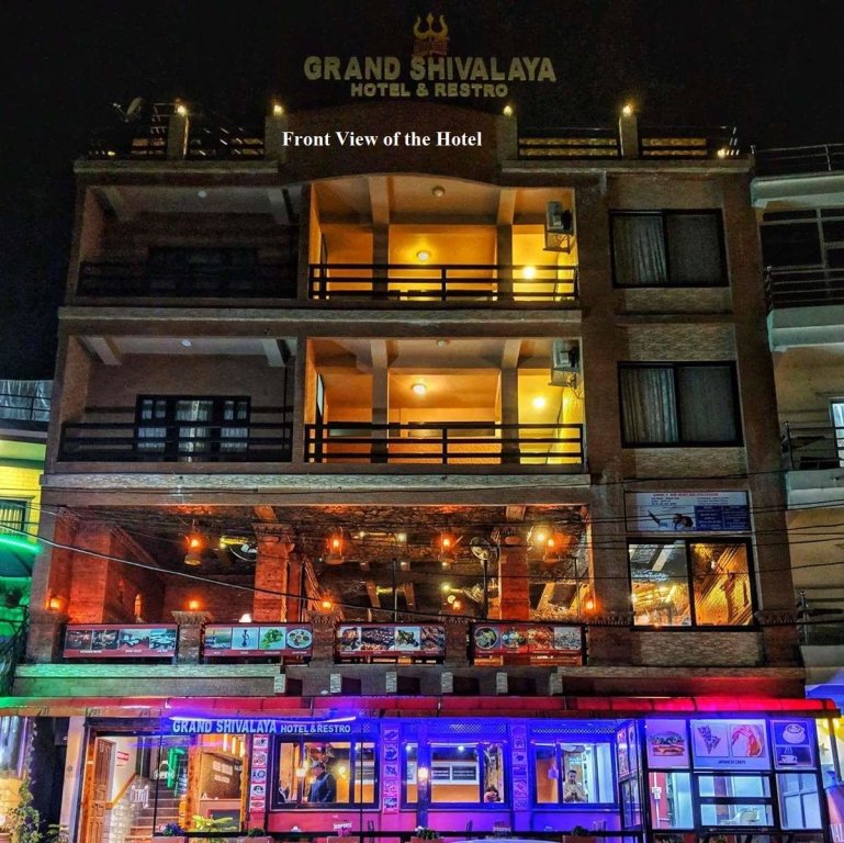 Двухместный люкс Deluxe Grand Shivalaya Hotel And Restro