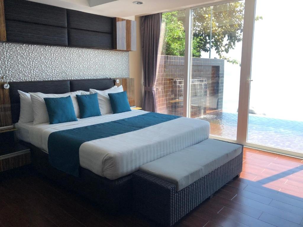 Люкс Pool с 2 комнатами с видом на море Royal Beach Boutique Resort & Spa Koh Samui - SHA Extra Plus