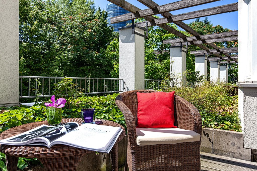 Двухместный номер Premium с видом на сад Hotel Indigo - Dusseldorf - Victoriaplatz, an IHG Hotel