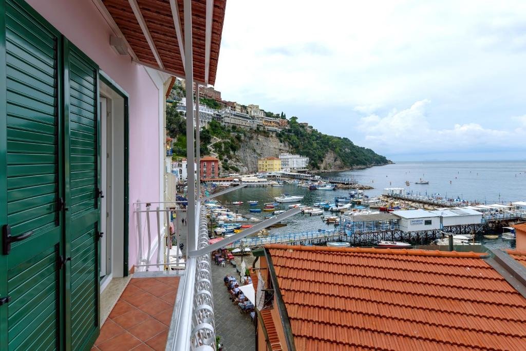 Двухместный номер Deluxe с балконом и с видом на море Caruso sea view