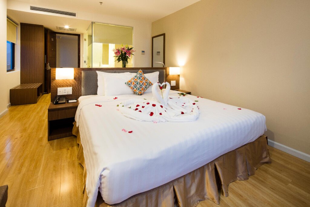 Deluxe Double room with balcony and with city view King Town Grand Hotel & Wedding Center