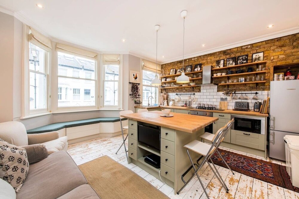 Апартаменты Charming, Recently Renovated 2-bed in Fulham