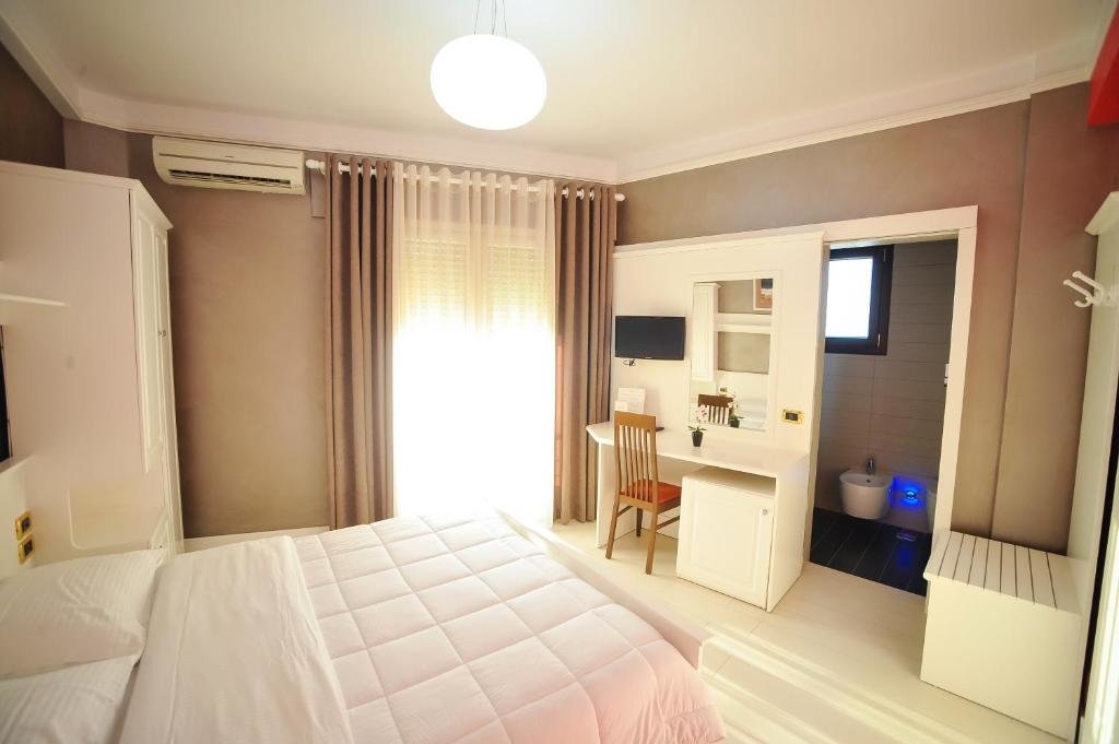 Standard Doppel Zimmer mit Meerblick Iliria Internacional Hotel