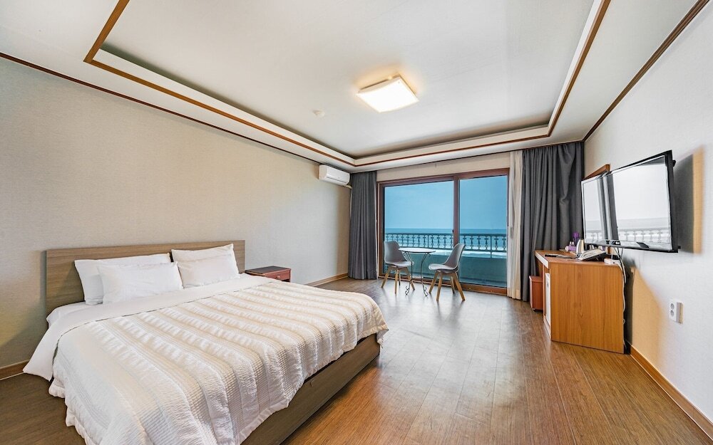 Standard Double room with ocean view Gangneung Gyeongpodae Interpark