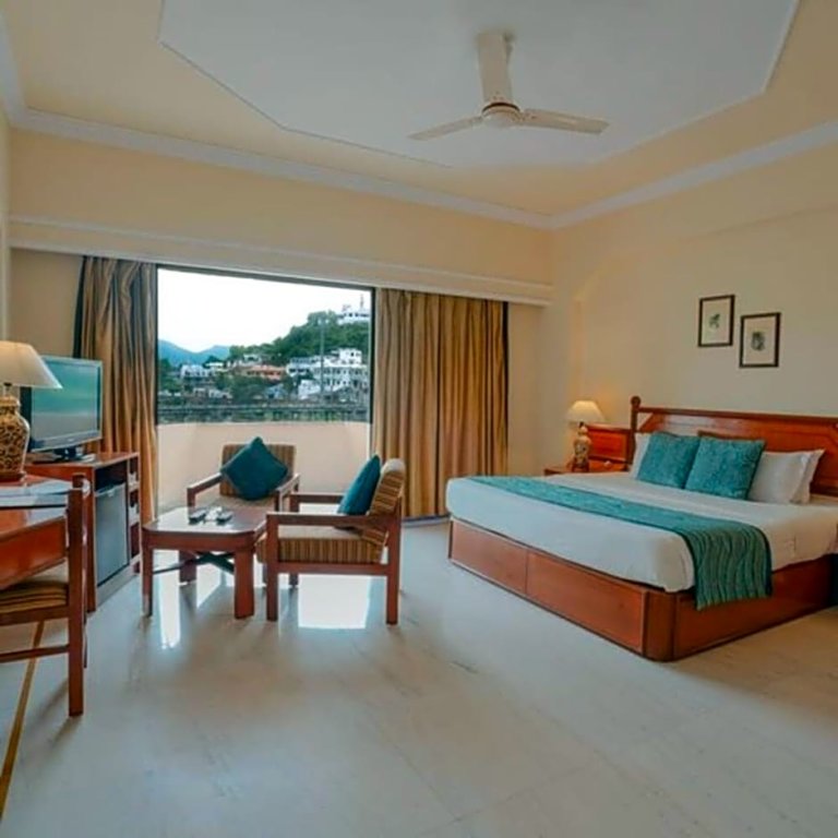 Habitación doble Estándar con balcón Rajdarshan - A Lake View Hotel in Udaipur