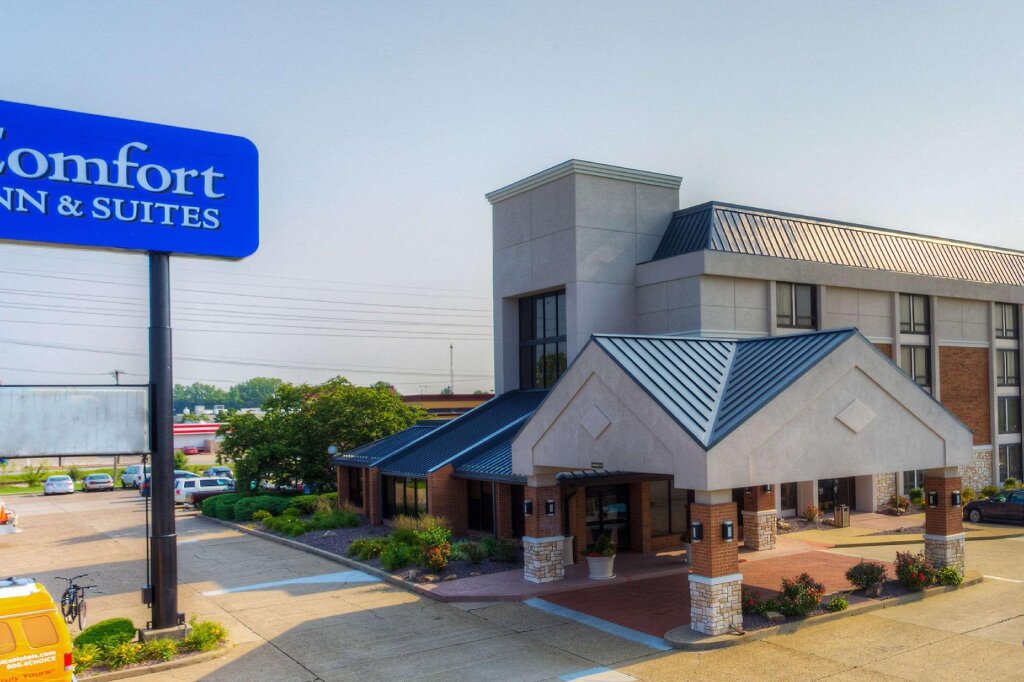 Четырёхместный люкс Comfort Inn & Suites Evansville Airport
