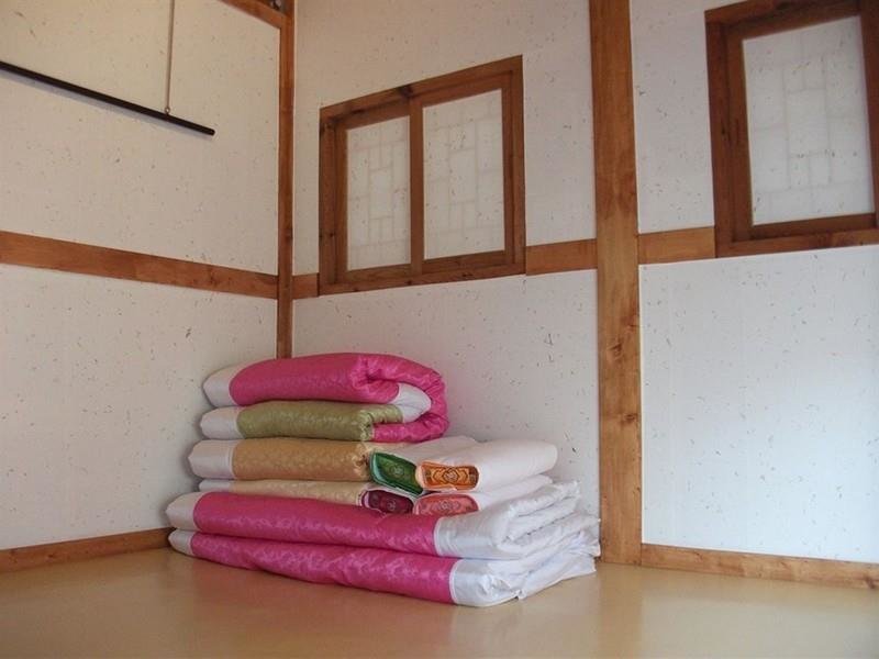 Четырёхместный номер Standard Hyosunjae Hanok Guesthouse