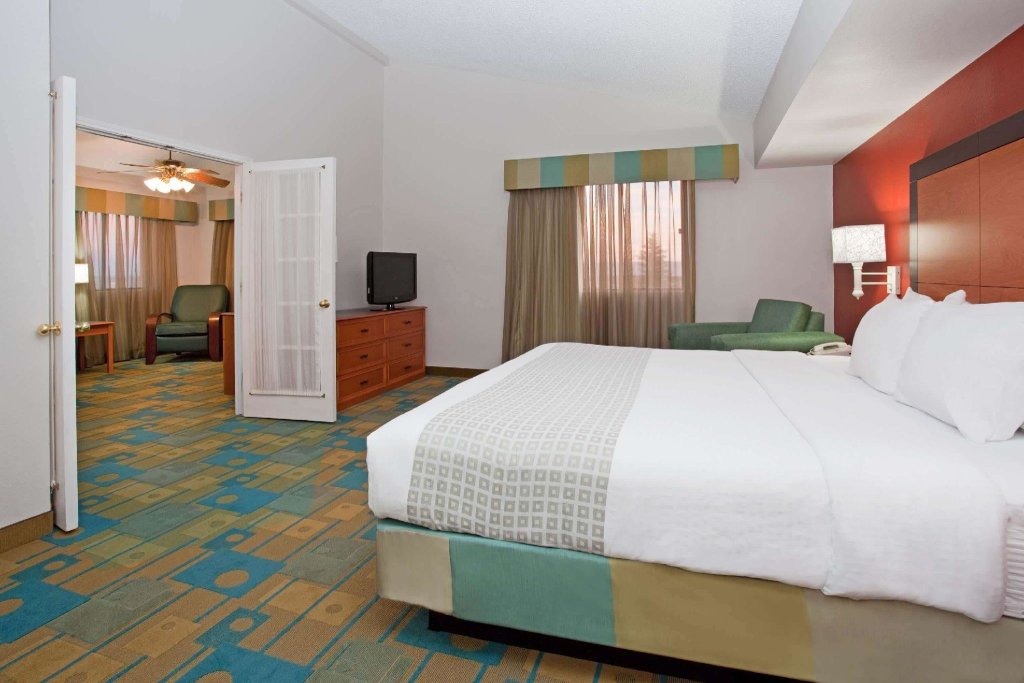 Двухместный люкс c 1 комнатой La Quinta Inn by Wyndham Cheyenne