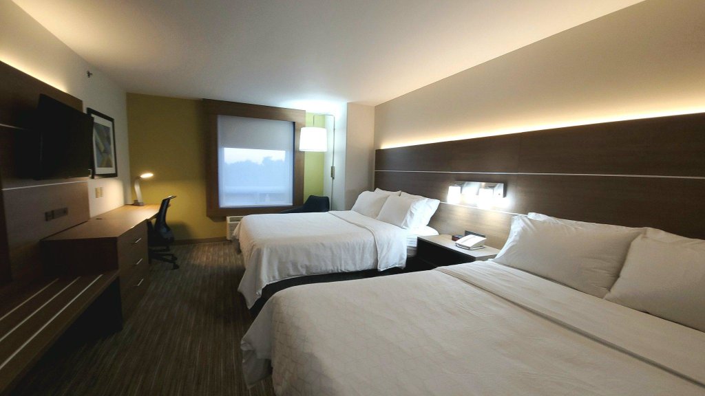 Двухместный номер Standard Holiday Inn Express & Suites Regina-South, an IHG Hotel