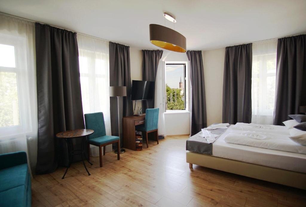 Standard Doppel Zimmer Bett & Buch Hotel