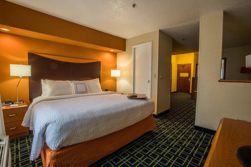 Кровать в общем номере Fairfield Inn & Suites by Marriott Portland Airport