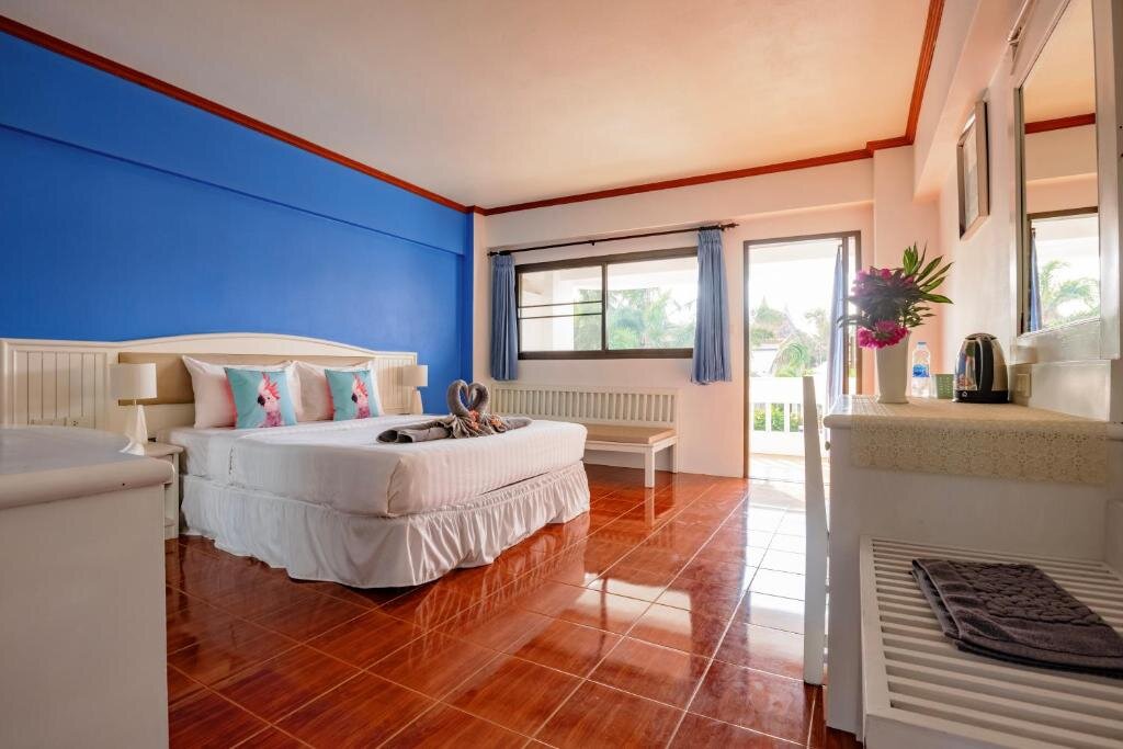 Deluxe Double room with pool view Bay Beach Resort