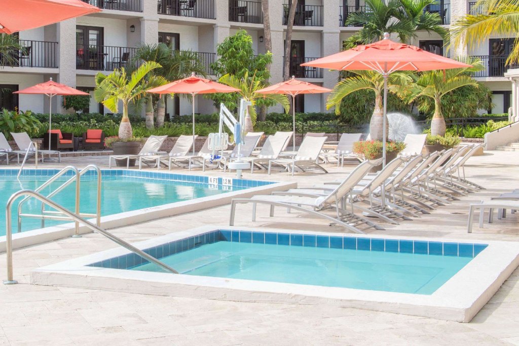 Standard Doppel Zimmer mit Balkon und mit Poolblick Wyndham Boca Raton Hotel