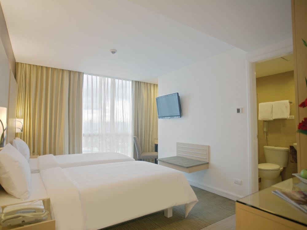 Superior Double room with partial view St Giles Hotel Makati