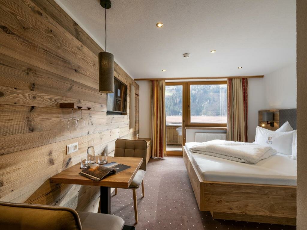 Deluxe Double room with balcony Alpenhof Hotel Garni Suprême