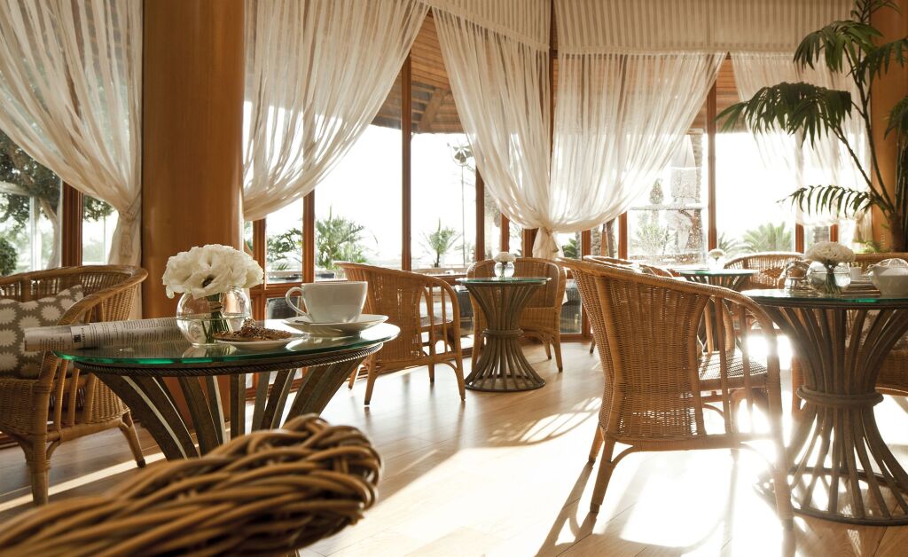 Royal beach hotel restaurant