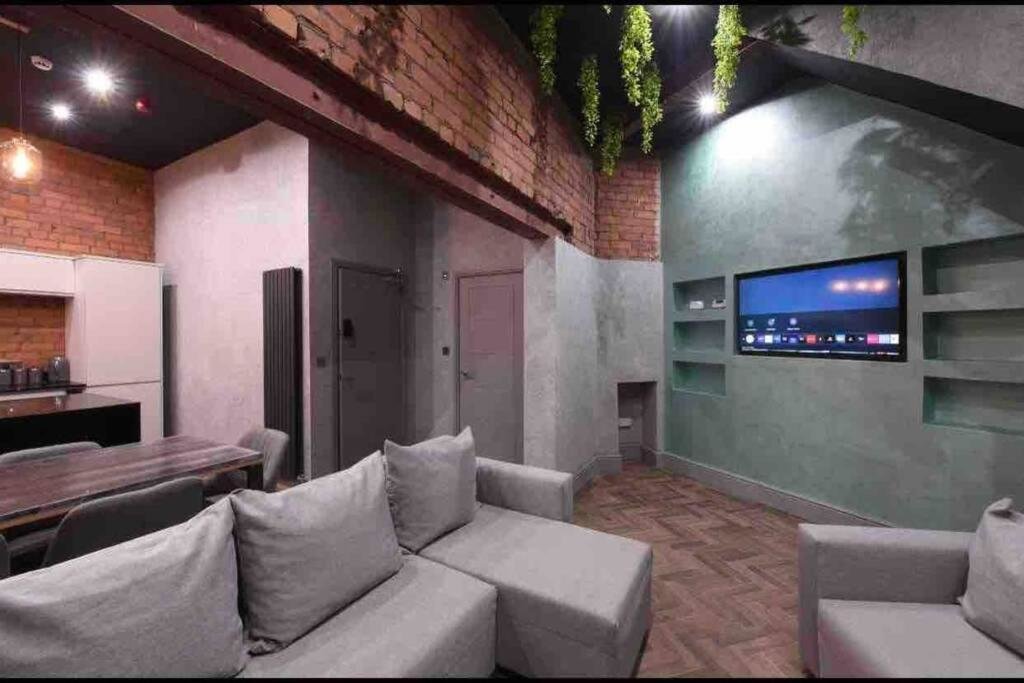 Apartamento Casa Jungle Slps 20 Mcr Centre Hot Tub, Bar And Cinema Room Leisure Suite