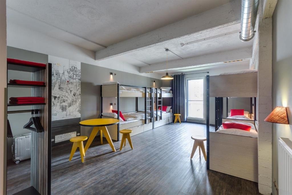 Кровать в общем номере MEININGER Hotels Bruxelles City Center