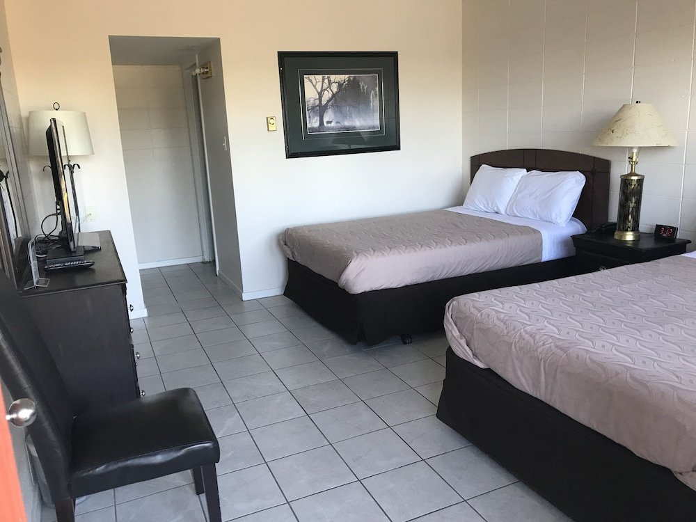 Habitación cuádruple Estándar con balcón Value Lodge Economy Motel