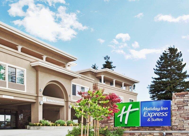 Полулюкс Holiday Inn Express Hotel & Suites Santa Cruz, an IHG Hotel