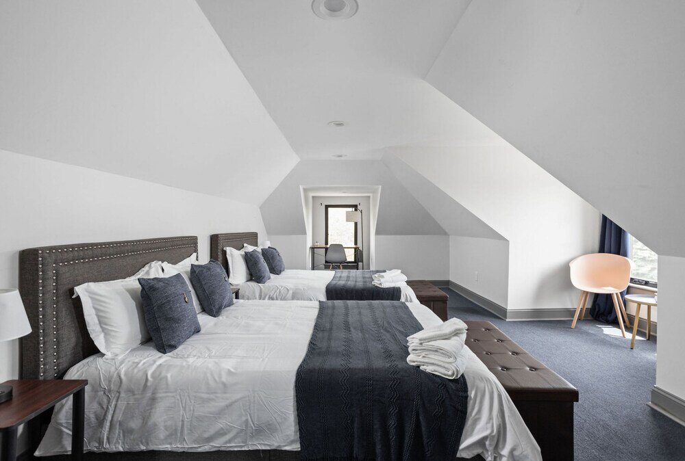 3 Bedrooms Cottage Modern Architect's Duplex by CozySuites