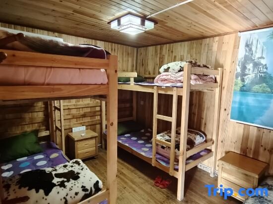 Кровать в общем номере (женский номер) Lushan Yunzhongju Inn