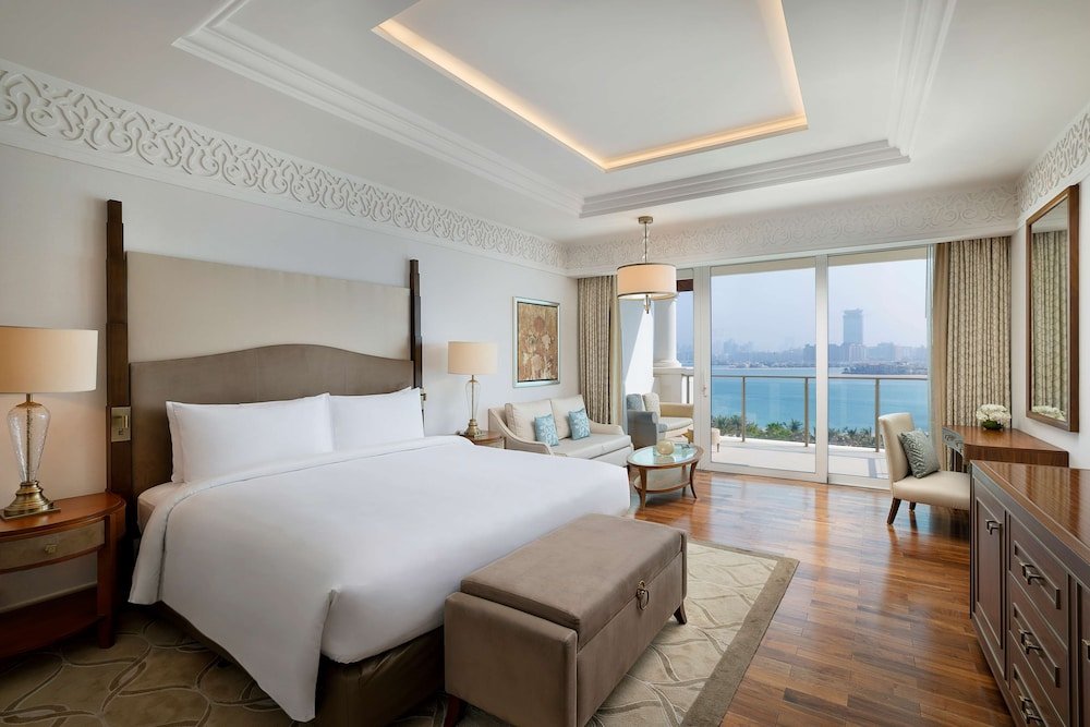 Двухместный номер Pearl Club с балконом и с видом на море Waldorf Astoria Dubai Palm Jumeirah