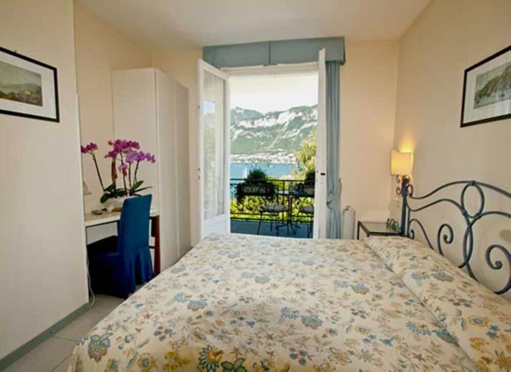 Economy Double room with balcony Miralago B&B and Apartments