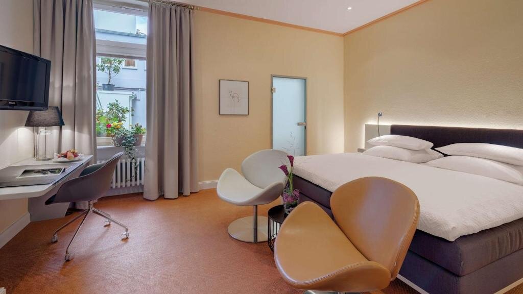 Standard Double room with courtyard view Rheinhotel Dreesen