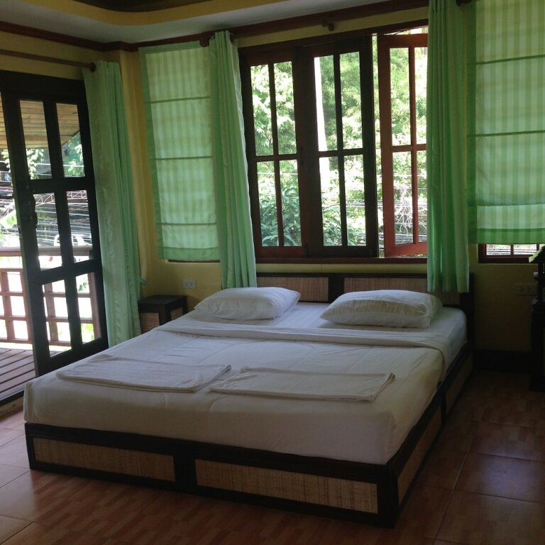 Standard room with balcony Hut Sun Bungalow