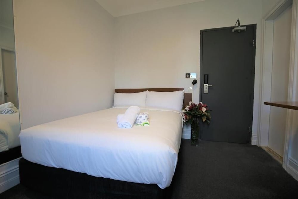 Standard Double room with balcony Newtown Budget Hotel