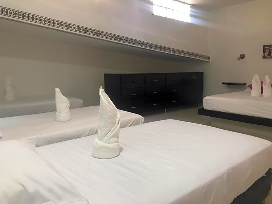 Кровать в общем номере Hotel Kikuxtah Taganga