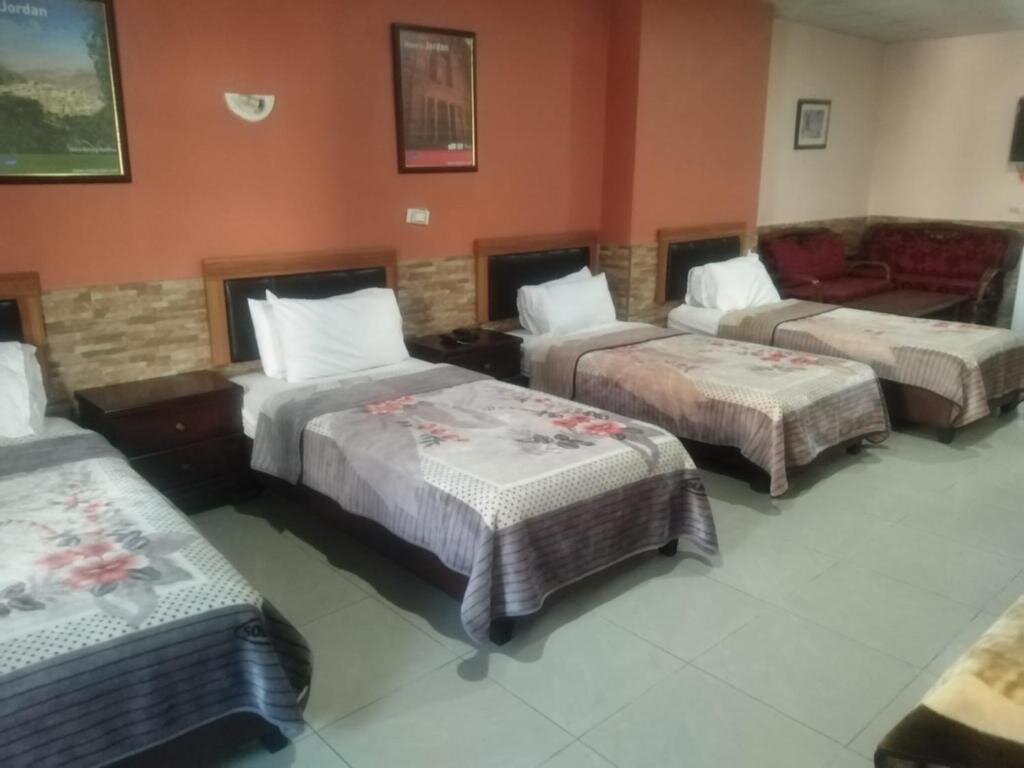 Кровать в общем номере (женский номер) Amman Palace Hotel