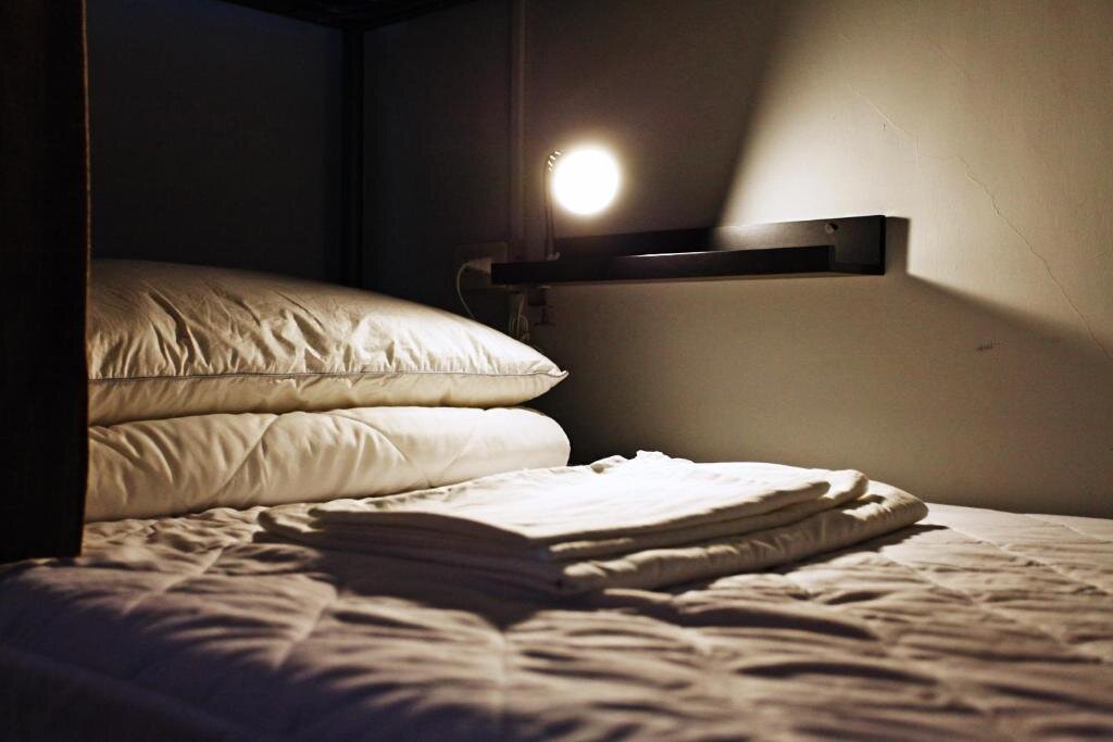 Кровать в общем номере (женский номер) Navel Orange Hostel