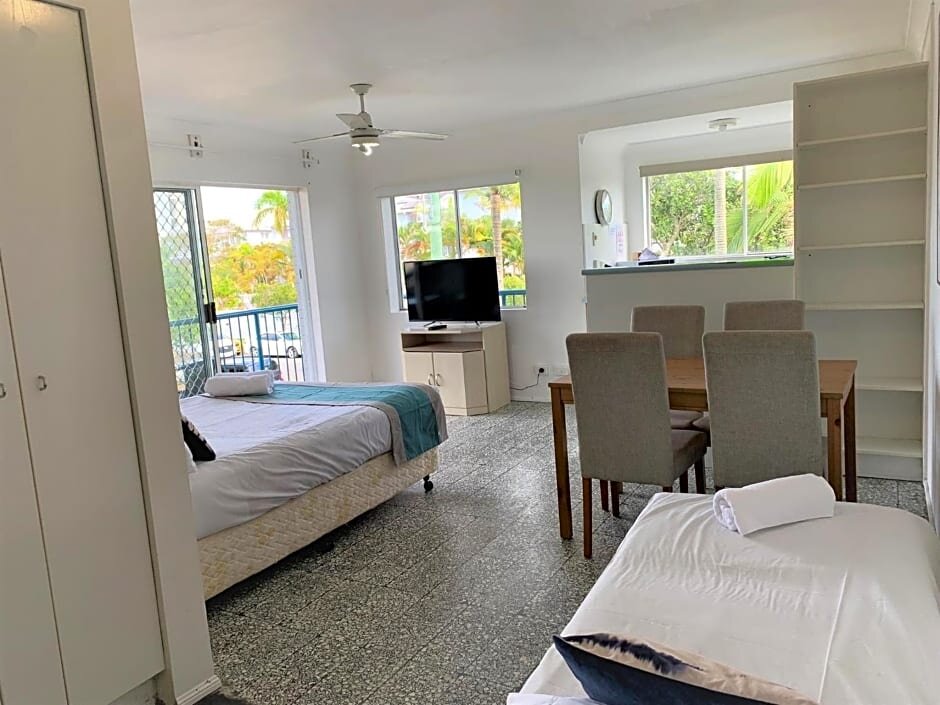 Superior Apartment Broadwater Keys Holiday Apartments
