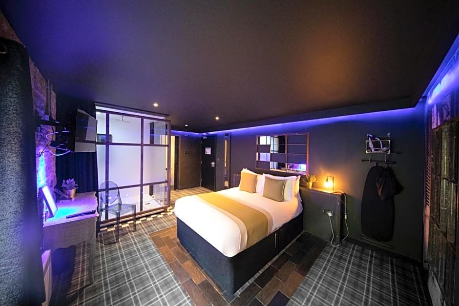 Deluxe room with street view Briggate Hotel